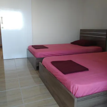 Luxury 2 Bedroom Central *