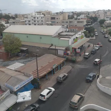 Luxury 2 Bedroom Central * لارنكا