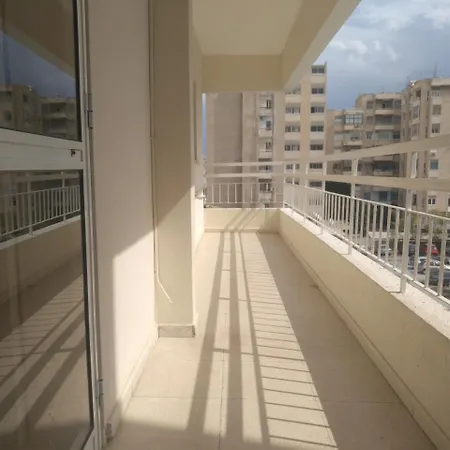 Luxury 2 Bedroom Central لارنكا