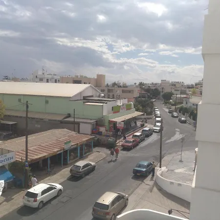 Luxury 2 Bedroom Central لارنكا