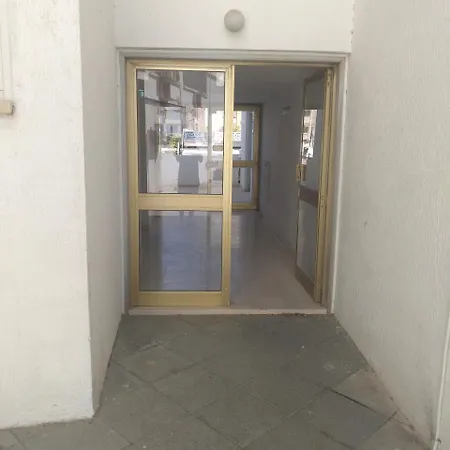アパート Luxury 2 Bedroom Central ラルナカ