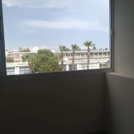 Luxury 2 Bedroom Central * لارنكا