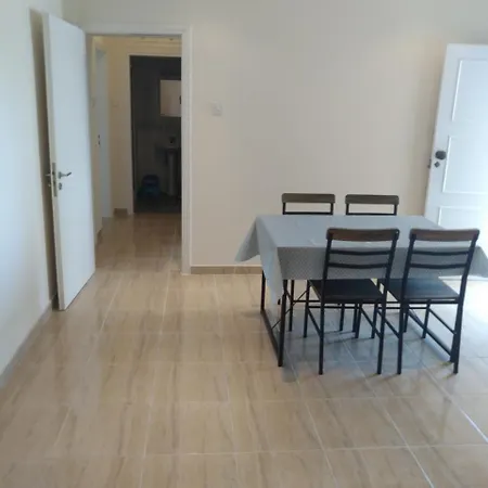 アパート Luxury 2 Bedroom Central ラルナカ