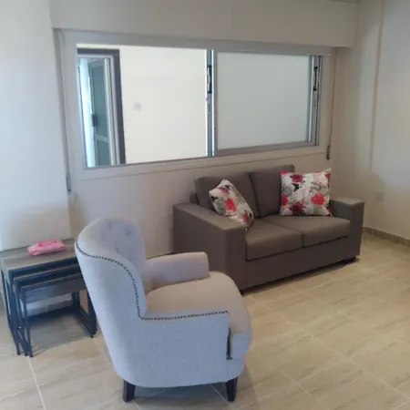 Luxury 2 Bedroom Central لارنكا